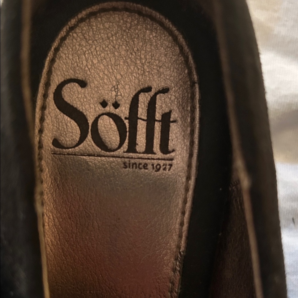Söfft Black Suede Mary Jane Heels with Floral Accent - Picture 2 of 4